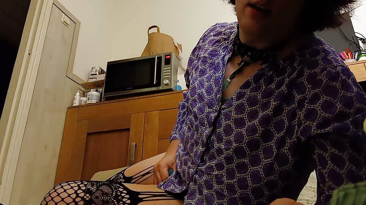 Femboy gozando de lingerie