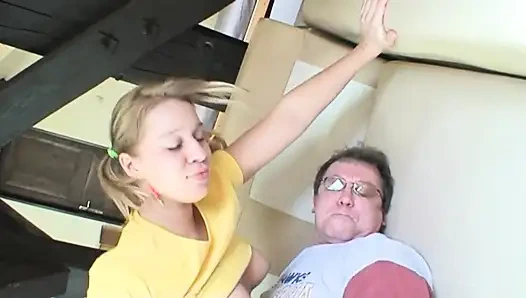 Pria tua suka ngentot sama cewek binal binalnya!