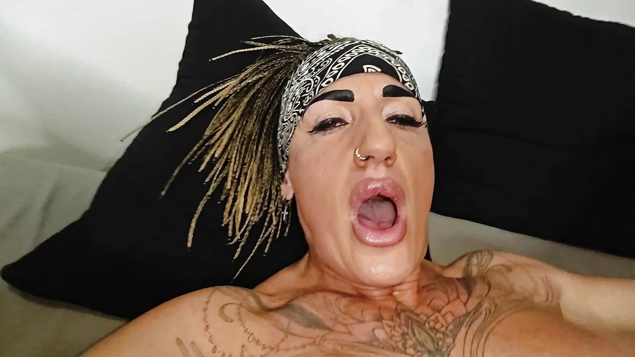 Ele fode minha buceta gigante depois que eu a infla até explodir