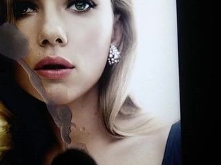 Scarlett Johansson cum hołd