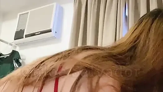 Model seksi pinay menggoda ayah tirinya dengan lingerie seksi