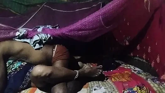 Chor ne chori karane aaya to bhabhi ne chor se boor chodane laga