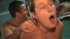 Blowjob-pesta seks tepi kolam