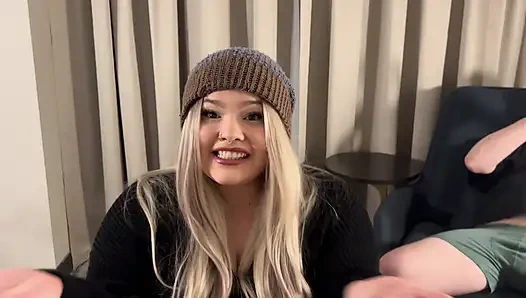 İlk kez onu aldatıyor ve ilk kez büyük bir yarakla