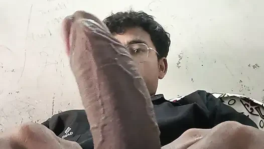 Genç oğlan kızı evde tek başına sikiyor