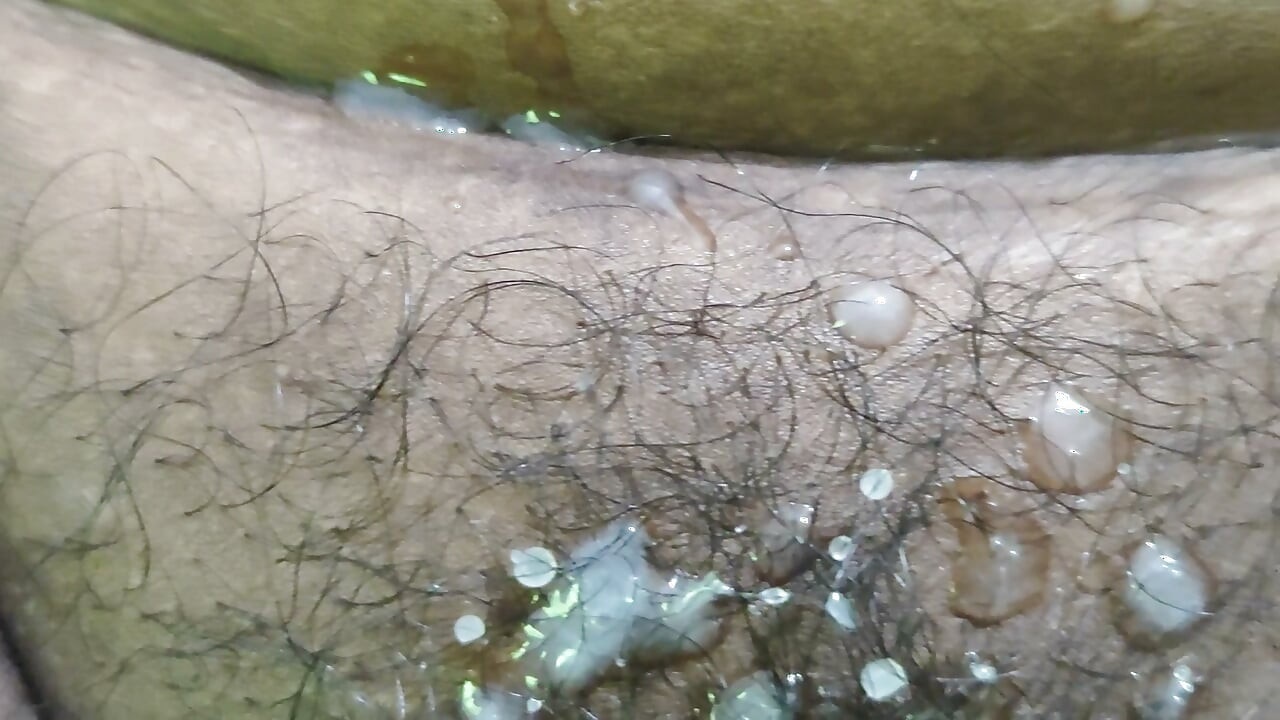 Zapierająca dech w piersiach MILF z ogromnymi cyckami i spermą na cipce