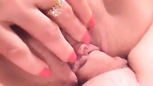 Tante seksi rambut pirang yang lagi hamil besar lagi asik nyepong kontol dan dicrot sperma hangat