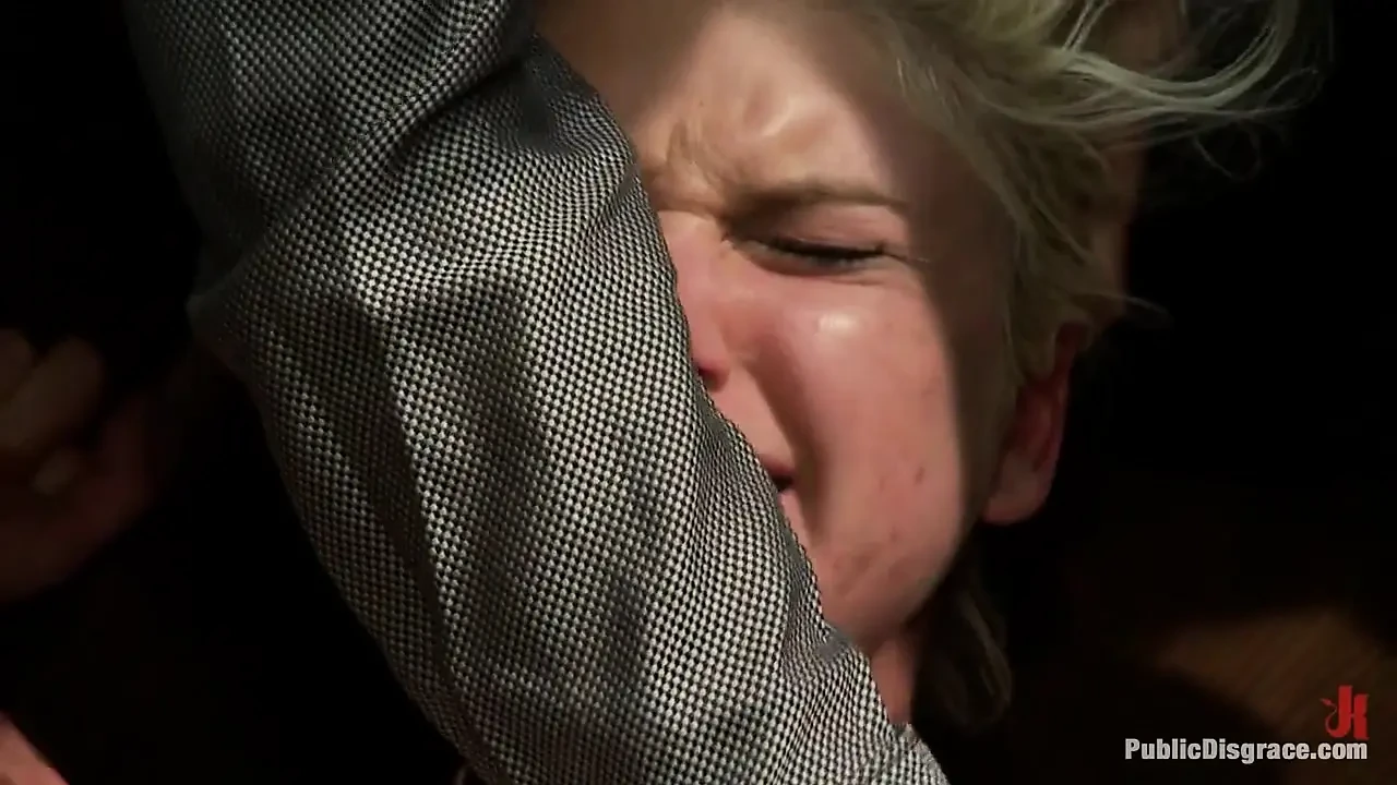 Tall Blonde Amateur Gets Fucked While Wearing Blackout Contact Lenses - She Can't See a Thing!!