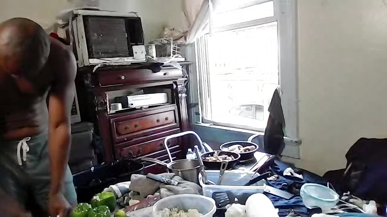 Drugačiji pogled na piletinu koju sam pržila u svojoj sobi s prijenosnim električnim štednjacima