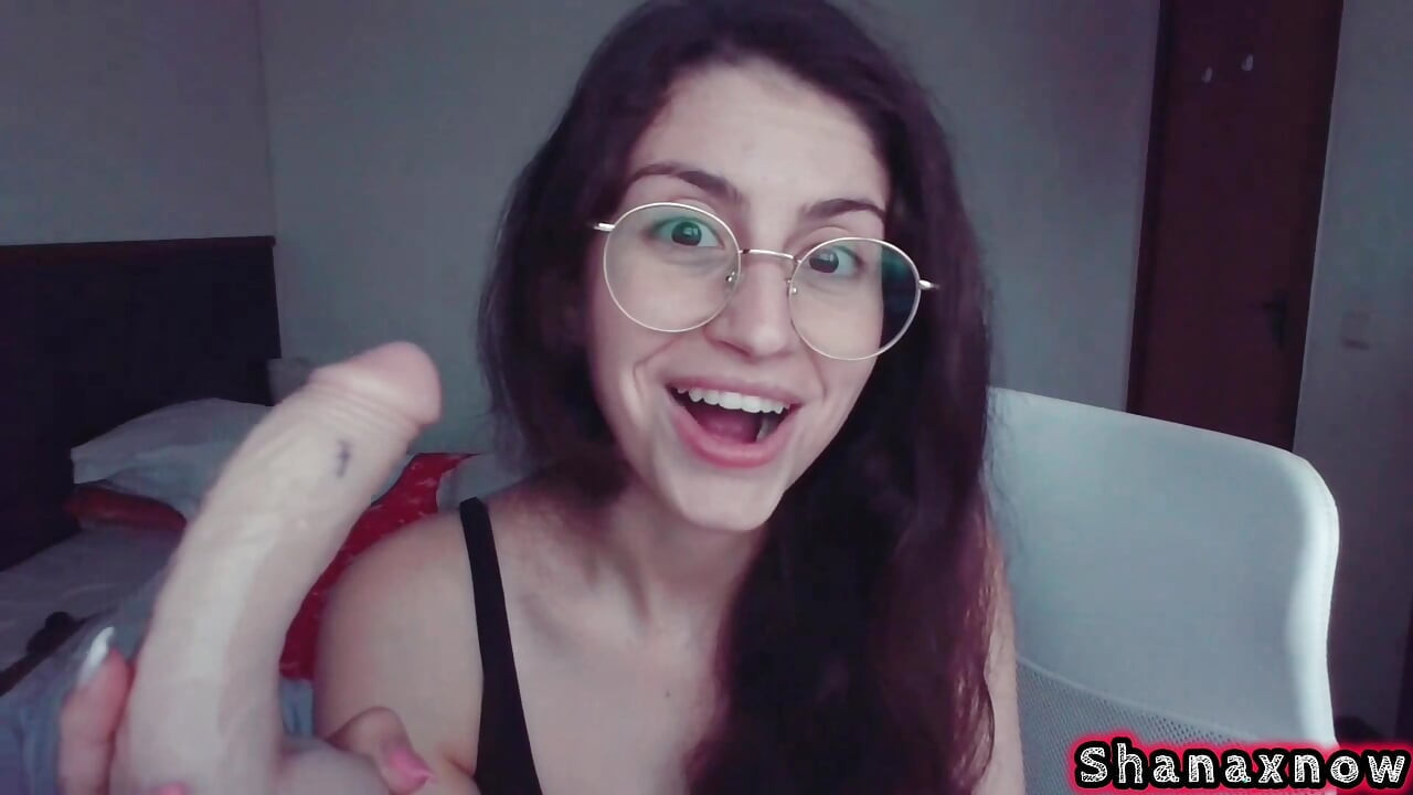 MEGCSALJA A BARÁTNŐJÉT VELEM EGY VIDEOHÍVÁSBAN A PARTJA MELLETT.1
