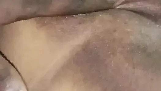 Üvey kız arkadaşımın amına yağla masaj yaptı ve parmaklandı.
