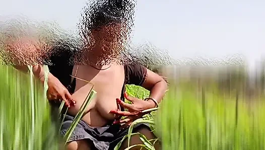 The desi stepsister of the village is bathing openly in the open field, bathing naked in the forest, brother-in-law is secretly watching the beautiful Bhabh.