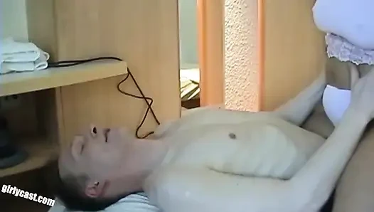 Kerstin yatakta oyuncu seçmeleri