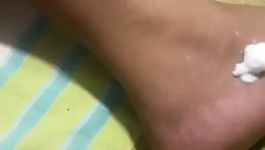 Istri dipijat