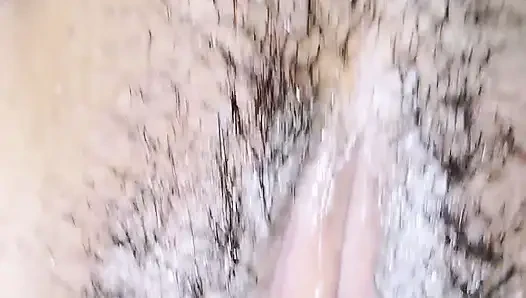 Pooja steckte ihre hand in die muschi der ehefrau und steckte gurke, muschi und arsch explodierte