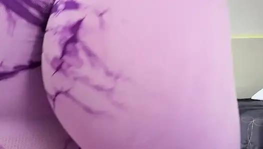 Mandy Sweet тверкает твою большую задницу в спортзале с тугими леггинсами