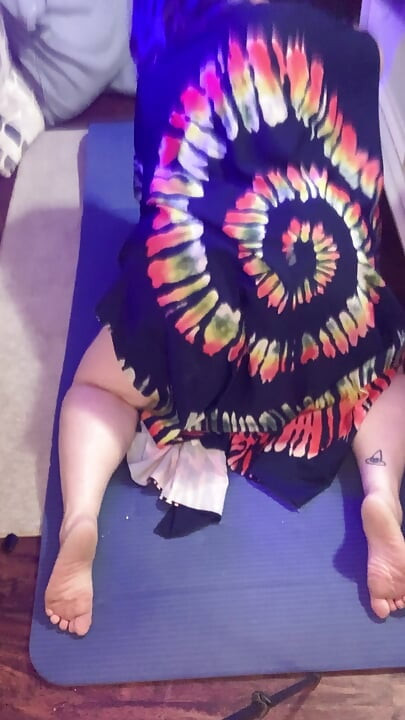 Η BBW κρυφοκοιτάζει μια Boo Yoga