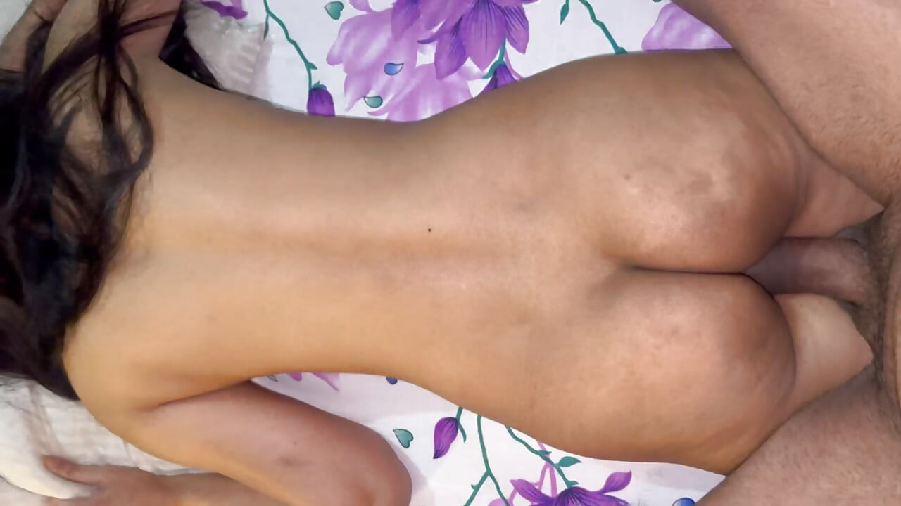 PAKISTANI SALMA KO JIJA NE APNE ROOM PEL DIA FULL STORY KE SATH HINDI SEX