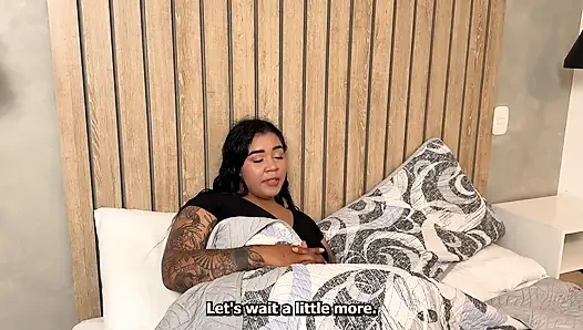 Семейный доктор измеряет, как я горяча с его членом внутри моей большой задницы