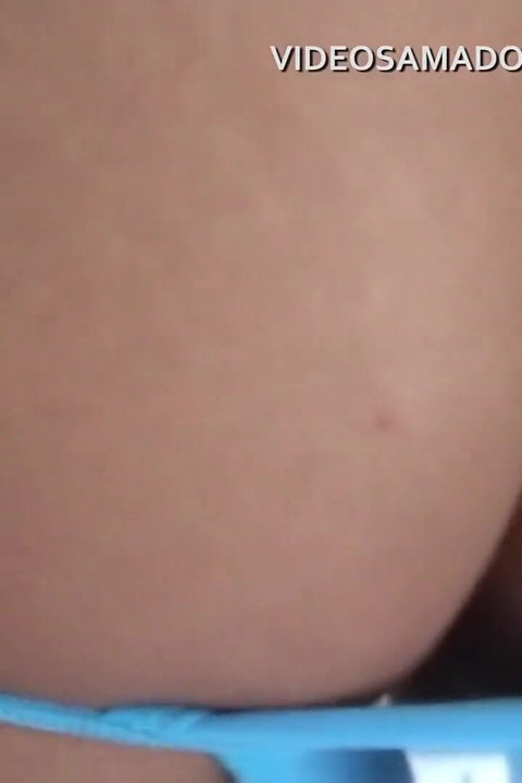 Cowok sange ini ngentot pacarnya sambil cuci piring dan ngentot memeknya tanpa celana dalam di dapur