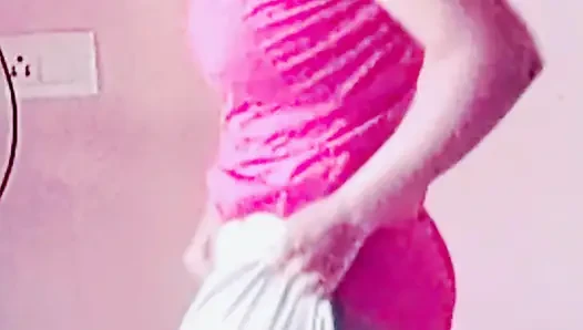 Mantan pacarku dengan toket besar ngirim video ganti baju sama pacarnya