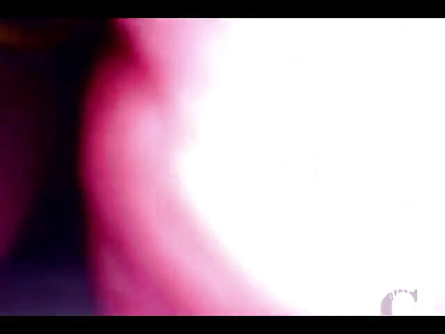 POV jabuke koja joj ulazi u guzicu