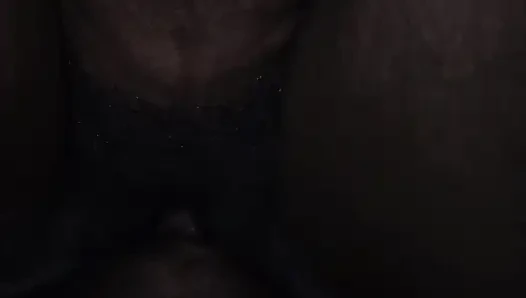 Meine frau brachte meine frau dazu, wasser aus meinem schwanz zu trinken