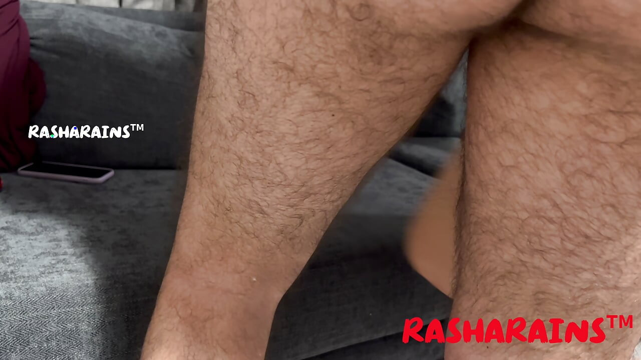 Ліванська сучка грає сама з собою під час куріння перед жорстким анальним трахом