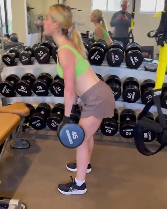 Kiernan Shipka sexy