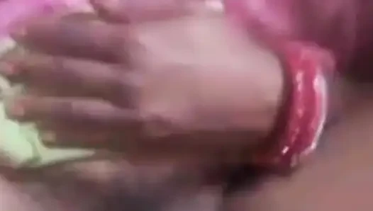 Kalpana bhabhi ne chut se pani nikal diye