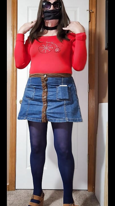 crossdress tease and cum on my pantyhose.