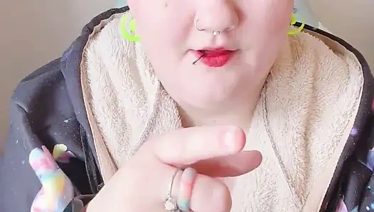 Bakış açısı rol yapma oyunu oynarken dev göğüsleri teşhir ediyor