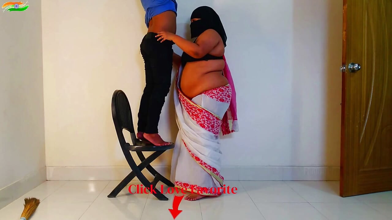 O femeie arabă sexy vrea să se fută de la electricianul de serviciu