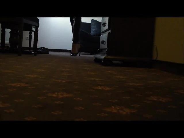 walking in my 17,5cm heeled pumps