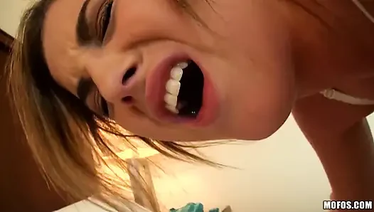Ich weiß, dass dieses mädchen - katie king in der umkleidekabine bläst
