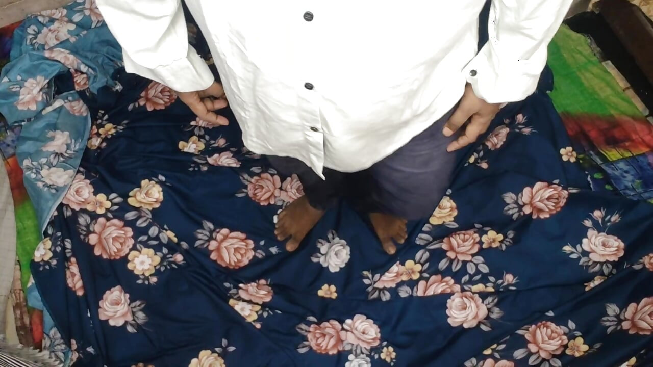 Ich habe die Gujarati-schwiegertochter gefickt, indem ich ein neues bett machte