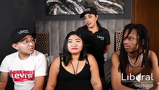 Istri hot pantat montok dientot sama kontol besar pria kulit hitam