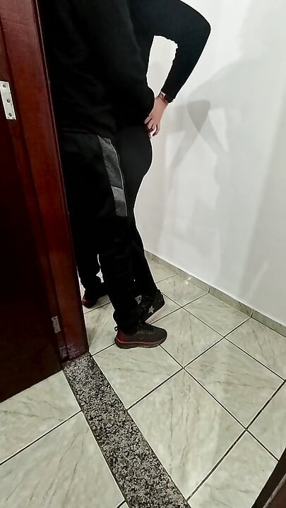 Ofiste yüzüne boşalarak seks yapan iş arkadaşları.