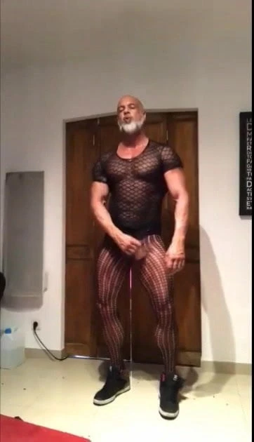 肌肉挑逗