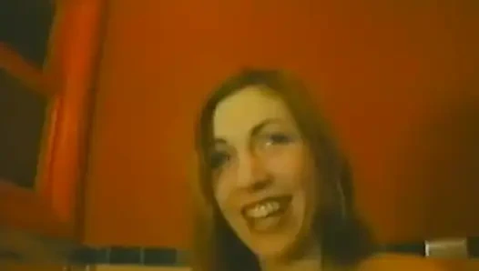 Küçük memeli amatör küvette yarak emiyor