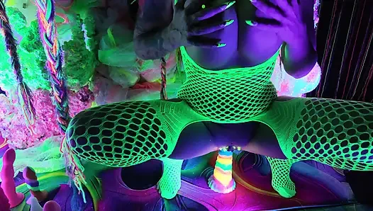 Neon solo fuck - gas mask heavy breathing as i fuck myself in neon lights all over