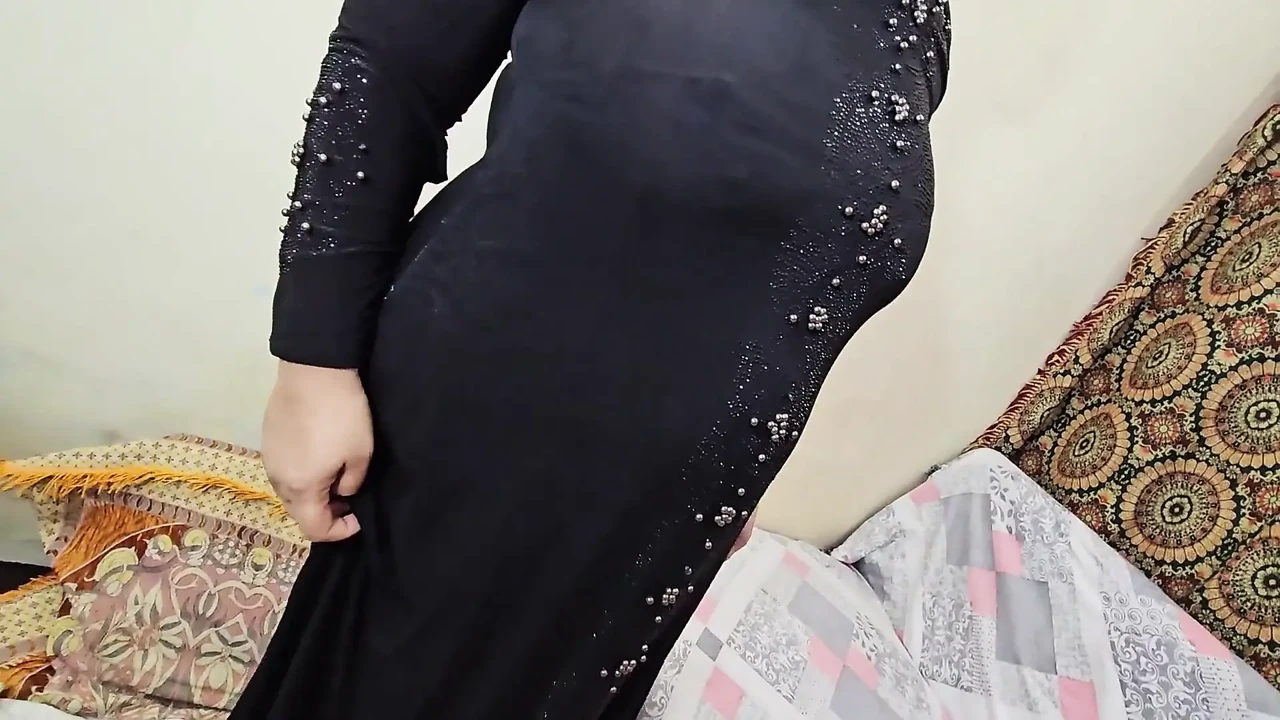 Man From U.s Convinced a Muslim Woman to Show Hairy Armpit