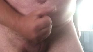 Oso gordito masturbándose cremoso semen