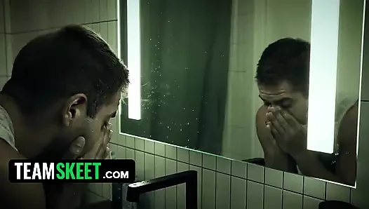 Ведьма Марли накладывает любовные чары на Nicky Rebel и осушает его досуха