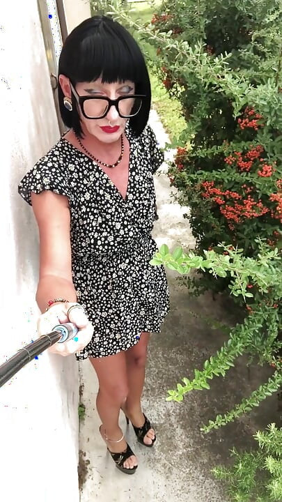 Wanderin' in the Garden Like a Bitch