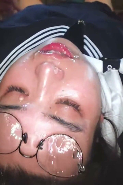 Dreamy Kawaii Beauty Gives It Her All with an Upside-down Deepthroat