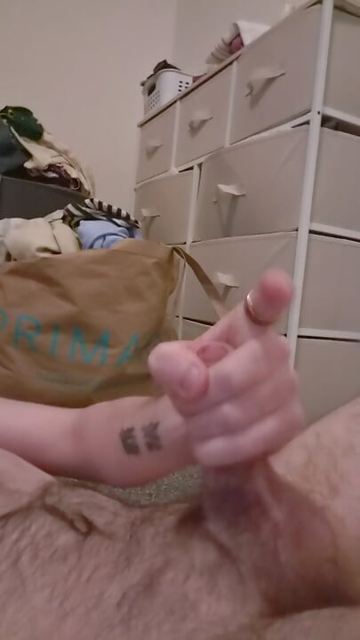 Joebeatty27 Rides thick dildo and ends with cumshot all over self.