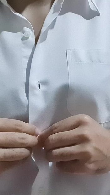 Тайского транса удивили в мужской рубашке