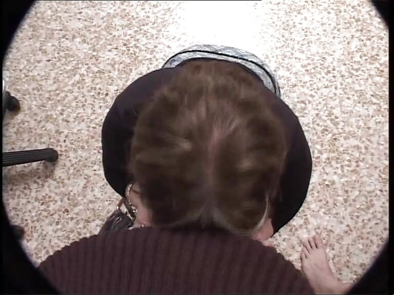 Pelacur amatir bertopeng sedang jatuh cinta