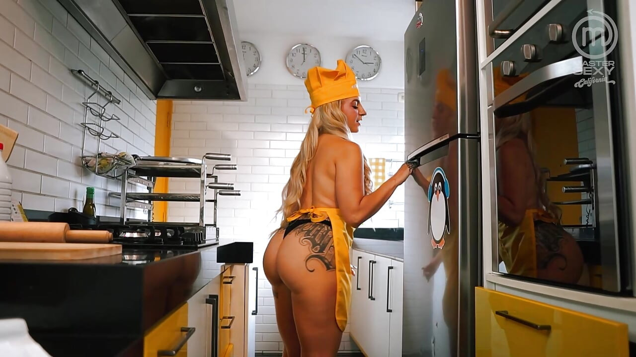 Cocina lesbiana latina caliente - Parte 2 - SFW